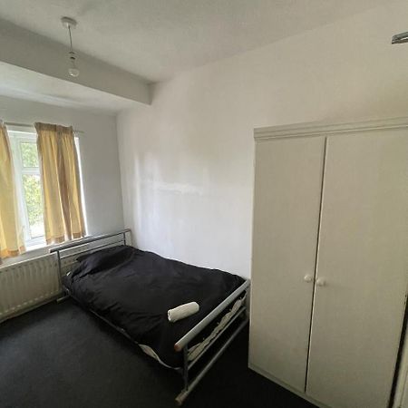 Cozy Private Rooms In Homestay Ilford Esterno foto